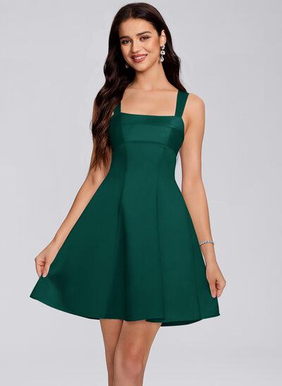 Kleid mit Karree-Ausschnitt Raffung aus Satin
