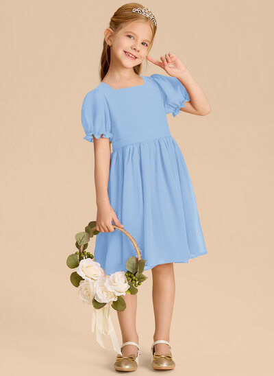 Kleid in A-Linie mit Schleife aus Chiffon